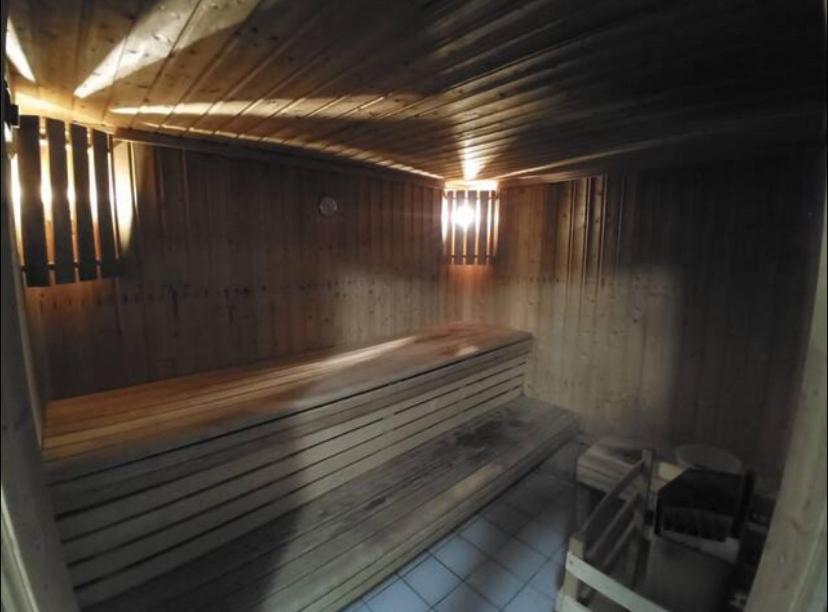Le Fleuri Ensoleille De Guzet Apartment Ustou Bagian luar foto